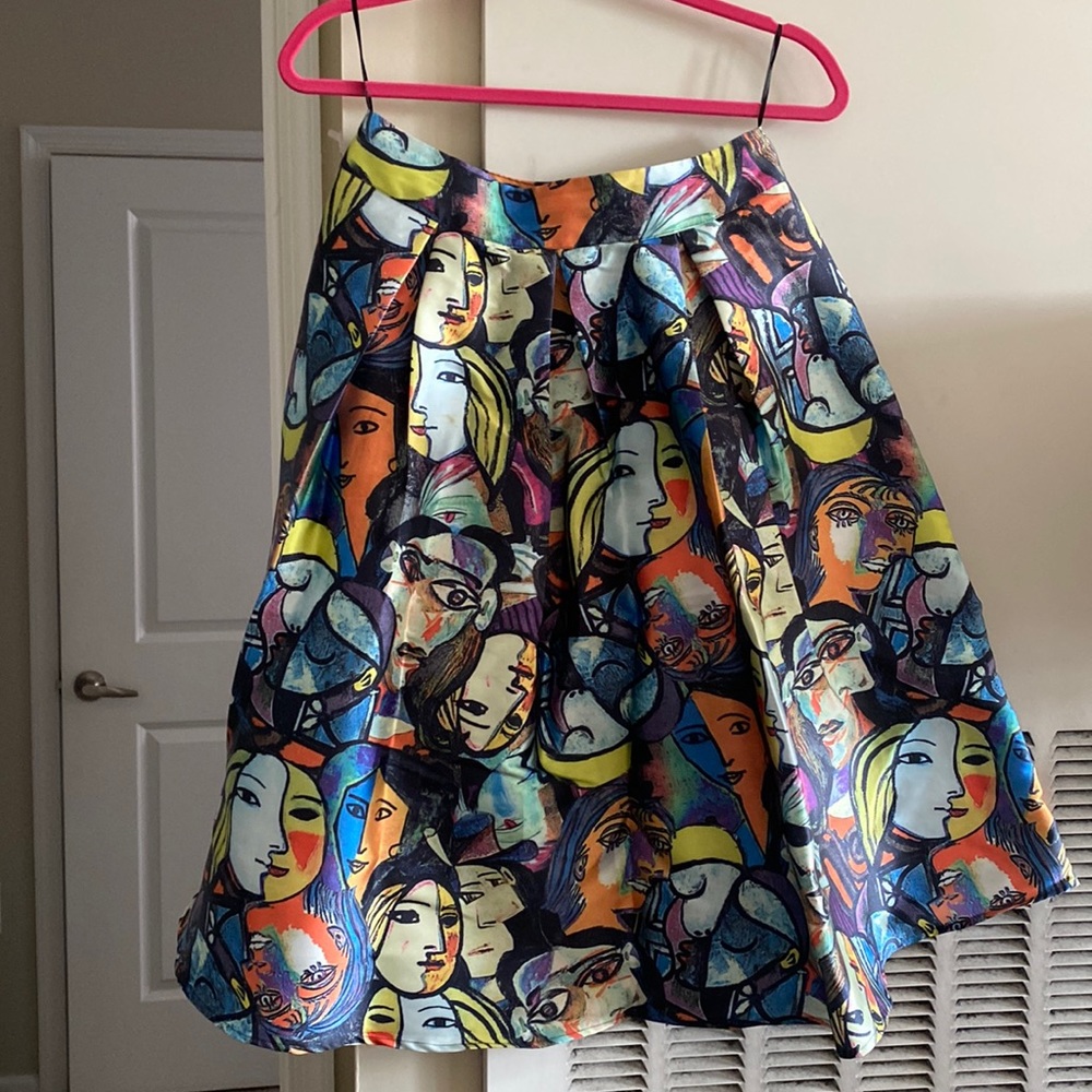 Artsy face print bell skirt